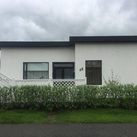 Hvita Husith, Kirkjubraut 48 Apartment Hofn Ngoại thất bức ảnh