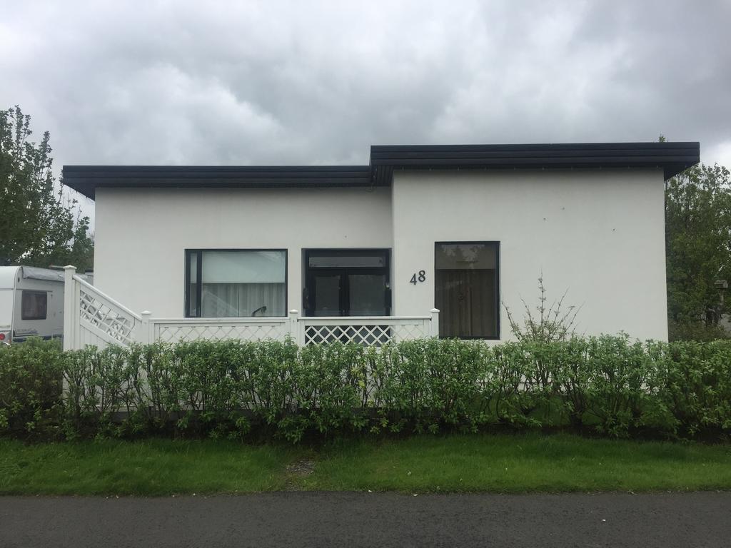 Hvita Husith, Kirkjubraut 48 Apartment Hofn Ngoại thất bức ảnh